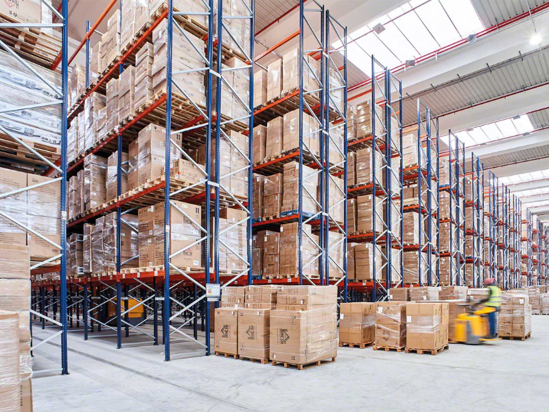 Acondicionamento e logística: como a embalagem define o desempenho da cadeia produtiva